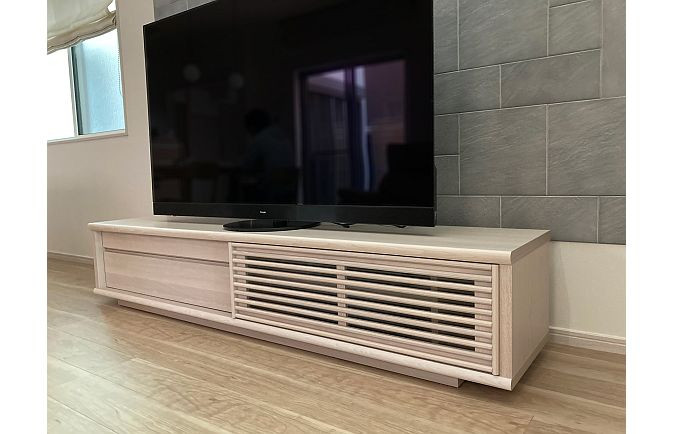 オークホワイト色の大川家具のテレビボードの設置例
