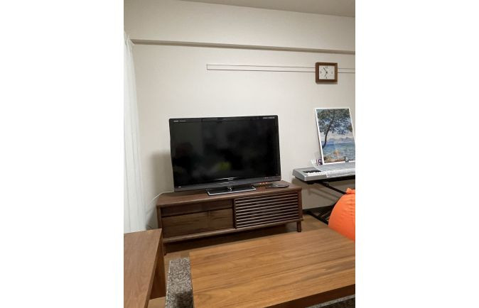 大川家具のテレビボードとリビングテーブルとカーペット(ルームズ大正堂)